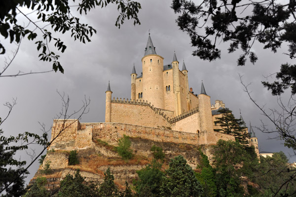 Alczar of Segovia from the southwest, Camino de la Cuesta de los Hoyos