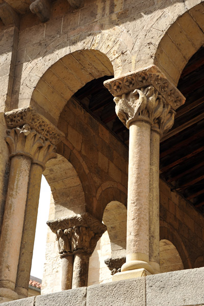 Romanesque portico, Iglesia de San Martn