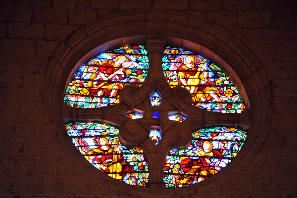 Round stained glass window - choir of angels Segovia Cathedral