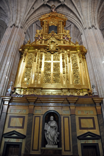 Golden organ above the statue of St. Matthew