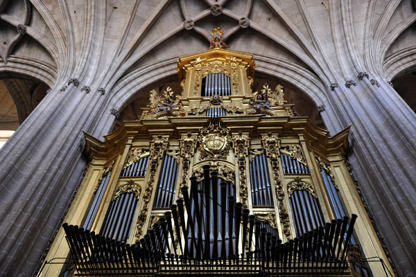 The second organ on the north side of the choir, Segovia Cathedral