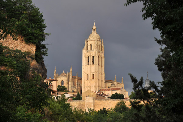 Segovia Cathedral from Camino de la Cuesta de los Hoyos 