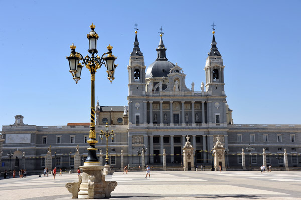 Plaza de la Armera between the Royal Palace and Cathedral