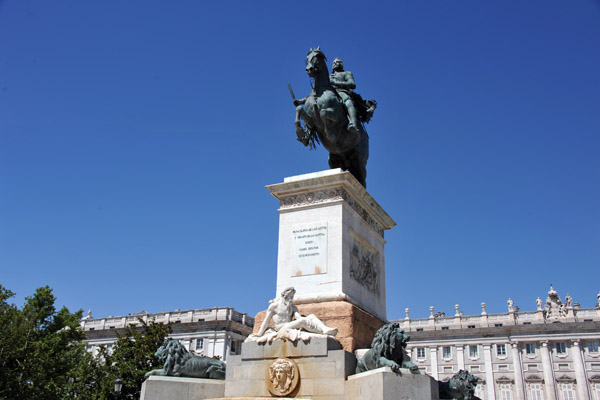 Felipe IV, Plaza de Oriente, Palacio Real de Madrid