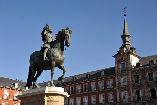 Equestrian Statue of King Philip III moved to the center of the Plaza Mayor in 1848