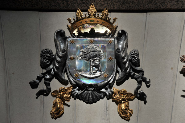 Escudo de armas de Madrid, Catedral de la Almudena
