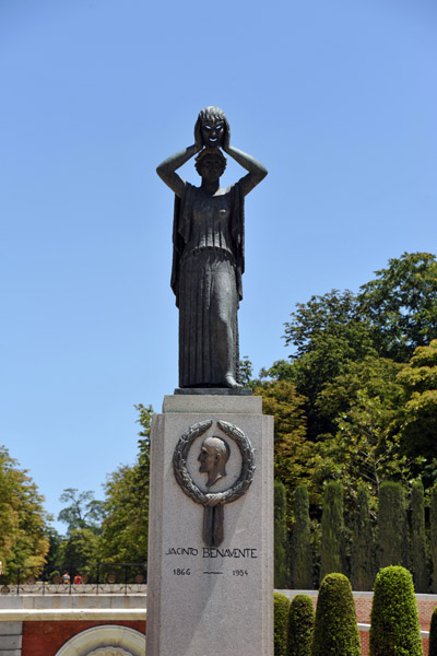 Monumento a Jacinto Benavente, Retiro Park