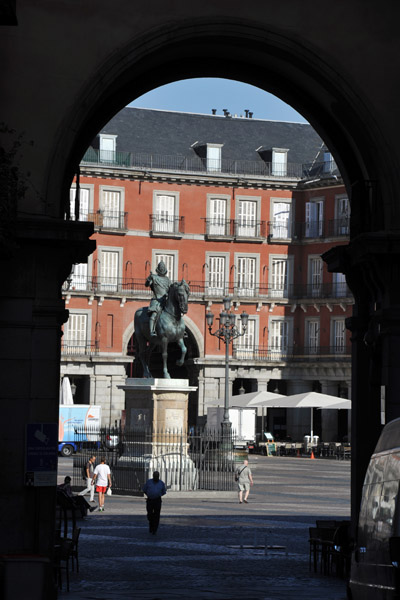 Calle de Gerona leading to Plaza Mayor