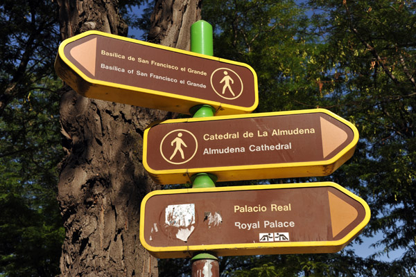 Tourist signs, Plaza de Gabriel Mir, Madrid