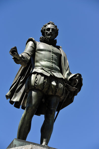 Miguel de Cervantes, Plaza de las Cortes