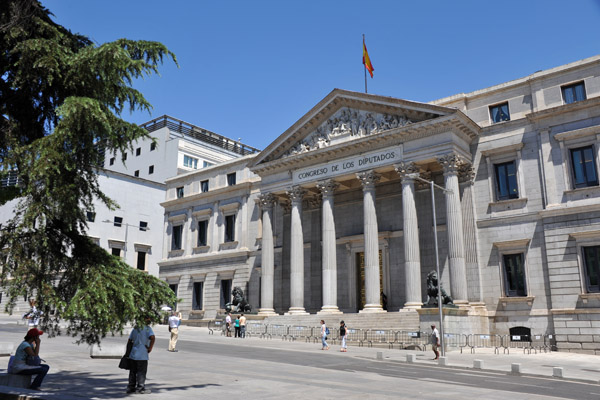 Congreso de los Diputados, Plaza de las Cortes