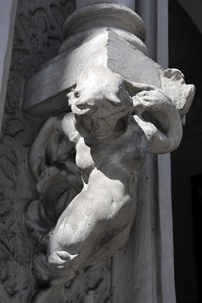 Sculpted column supports