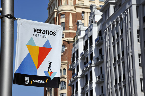 Veranos de la villa, Calle Gran Via, Madrid
