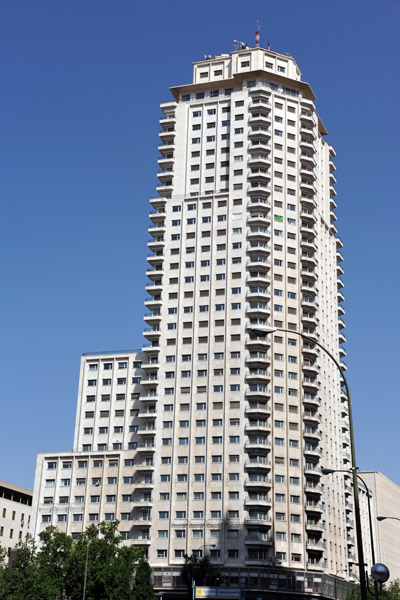 Torre de Madrid, Plaza de España