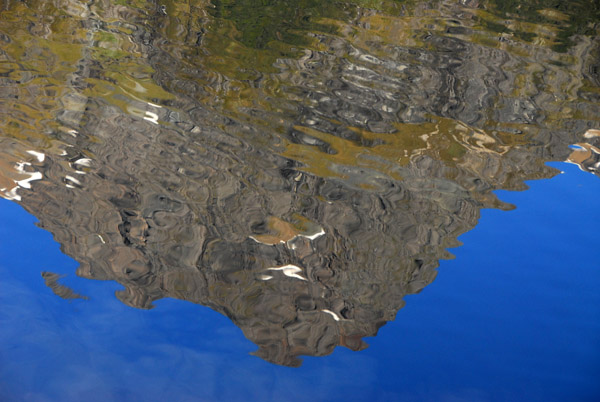 Reflextion of Mount Elginton in Mirror Lakes