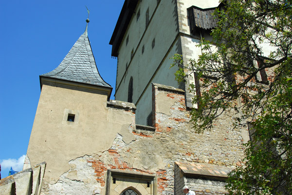 Interior wall separating the Great Tower from the lower castle yard