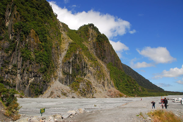 Short hike to the tongue of Fox Glacier