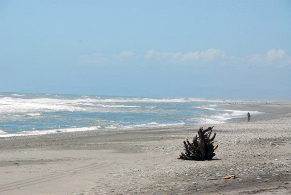 Tasman Sea beach at Hokitika