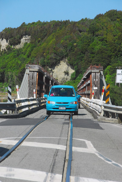 Joint road-rail bridge north of Hokitika