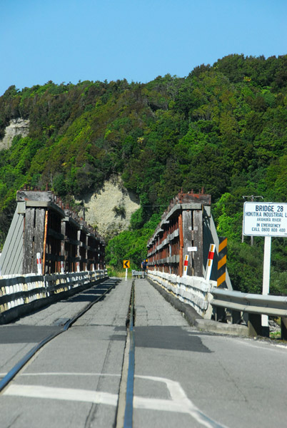 Bridge 28 Hokitia joint road and rail