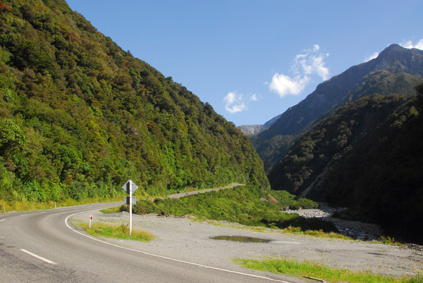 Arthurs Pass connects the east and west coasts of the South Island
