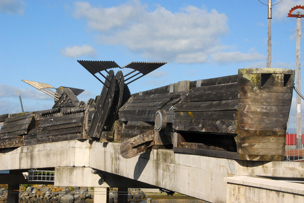 Footbridge by artist Para Matchitt, 1993, Wellington