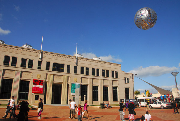 City Gallery Wellington, Civic Square