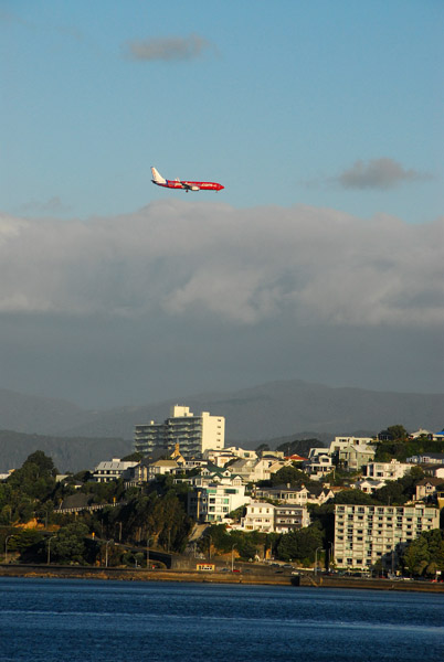 Pacific Blue 737 on approach to Wellington Airport