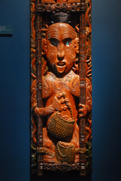 Te Papa - Maori wall carving (Poupou)