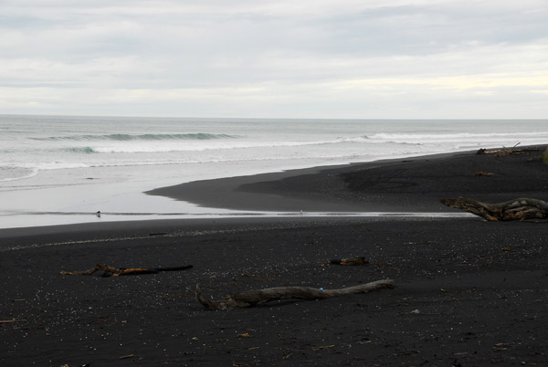 Black sand beach, Urenui (Taranaki)
