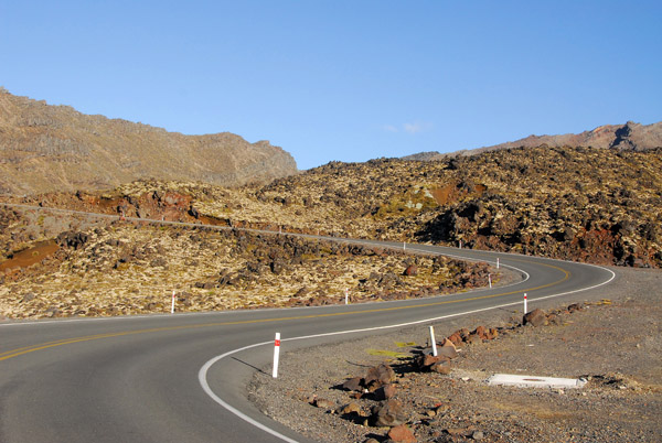 Road to Whakapapa Skifield on the north side of Mt Ruapehu