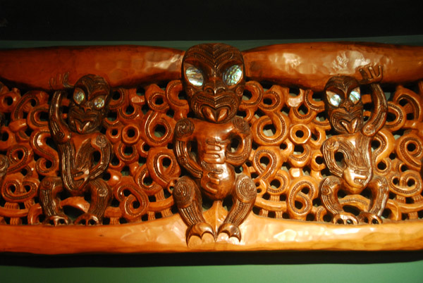 Maori carving, the Buried Village Museum