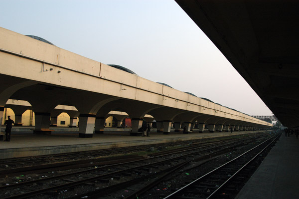 Dhaka Kamalapur Railway Station platform