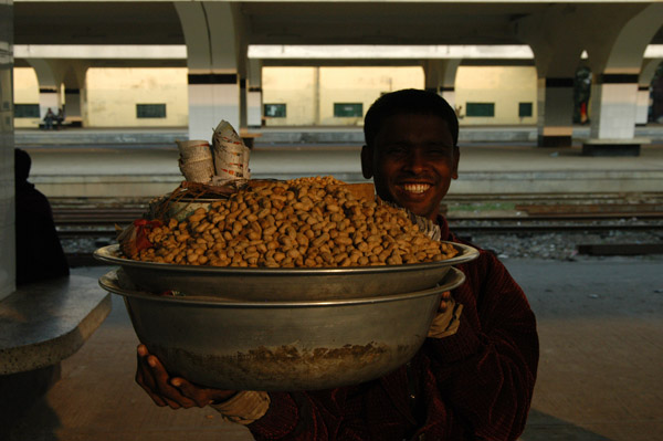 Vendor selling peanunts on the platform of Kamalapur Railway Station, Dhaka