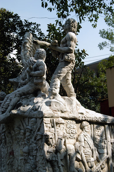 Swoparjito Swadhinata sculpture, Dhaka University