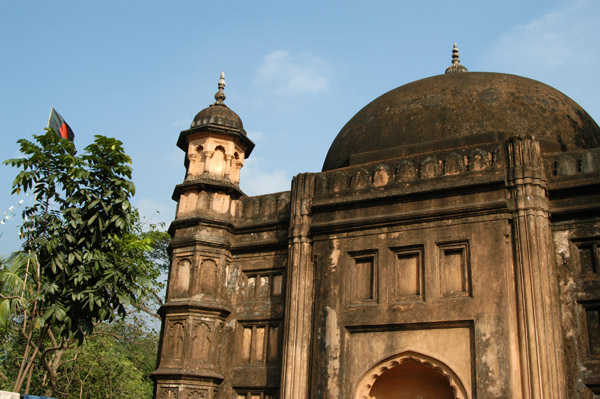Dargah Sharif and Mosque of Hazrat Haji Khawja Shahbaz, 1679, Dhaka