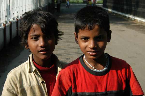Bangladeshi kids near the High Court