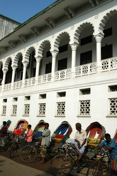 Rickshaws in front of the High Court, Dhaka