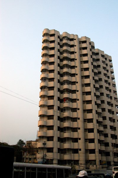 ...another rather nice looking apartment building, Dhaka-Shantinagar at Kakrail Road (Karnafully Garden Complex)
