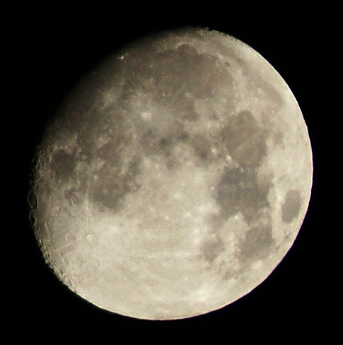 Waxing Gibbous 92% Sept 30th 2009 Sony Alpha 300 Tamron 70-300 mm