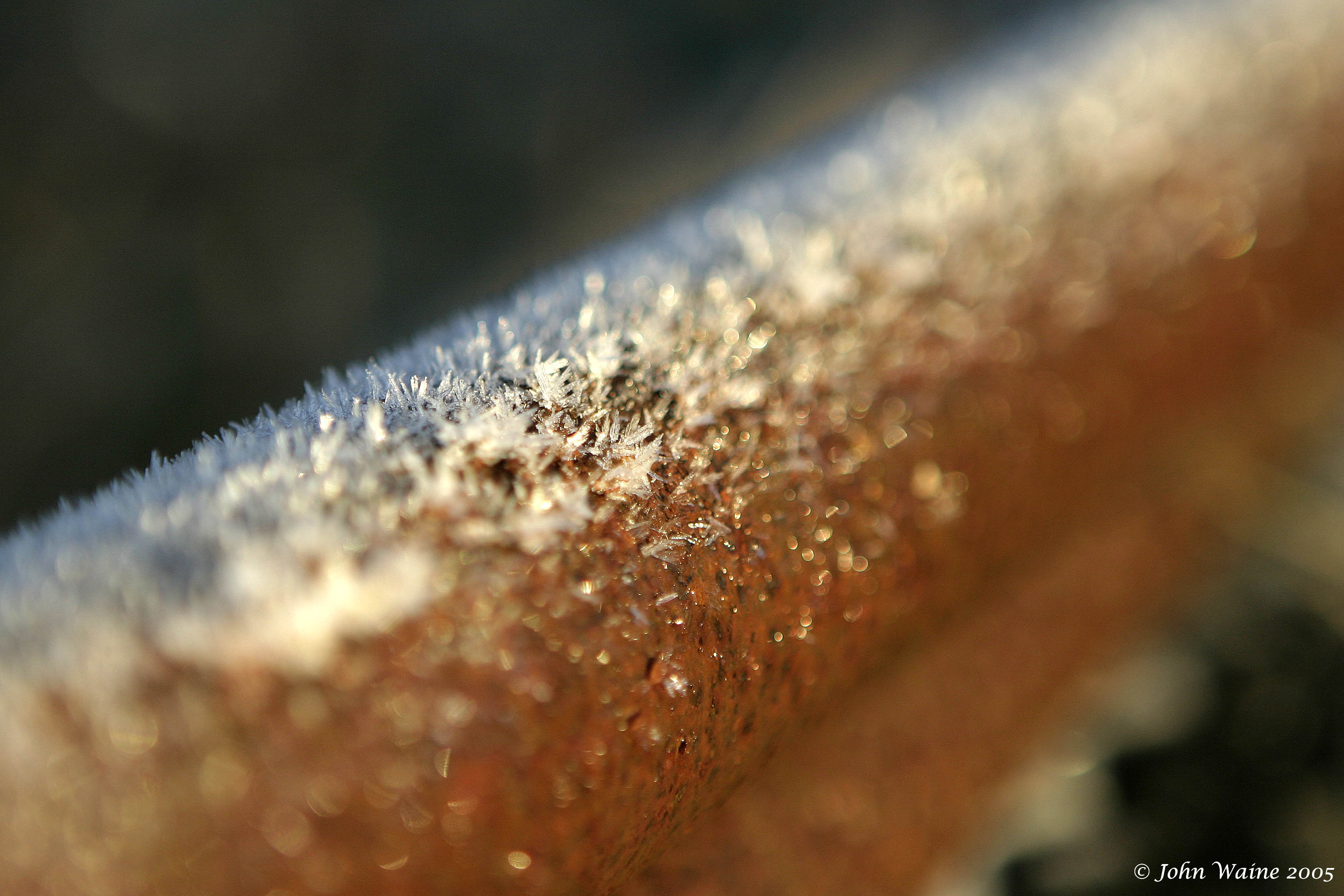20051117 Frost Melting On Rusty Pole (View At Original)