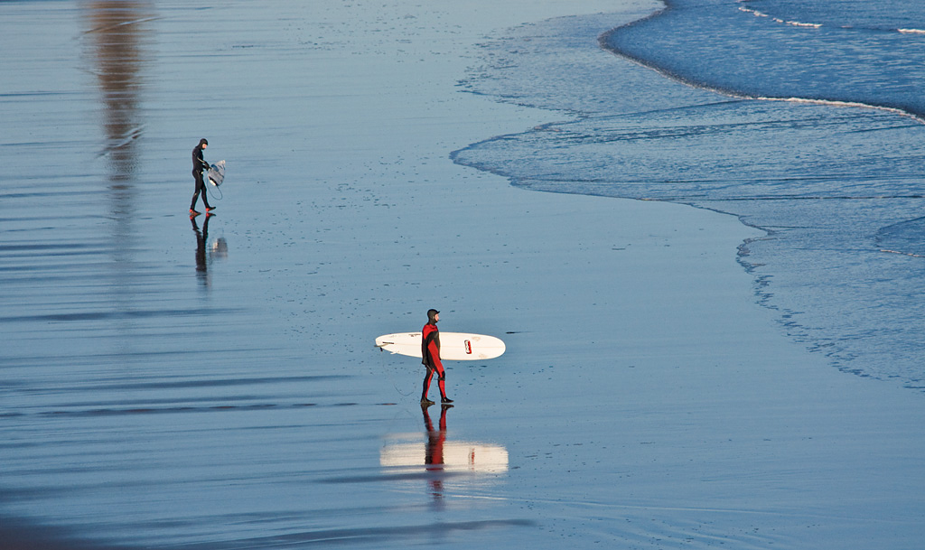 Surfers-3.jpg