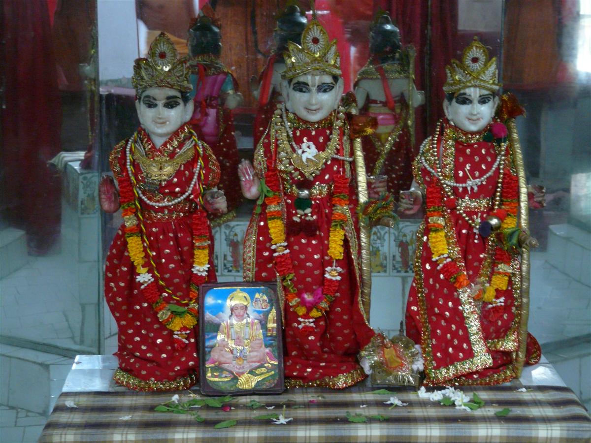 004-Perumal, ilayaperumal and sita pirattiyar.JPG