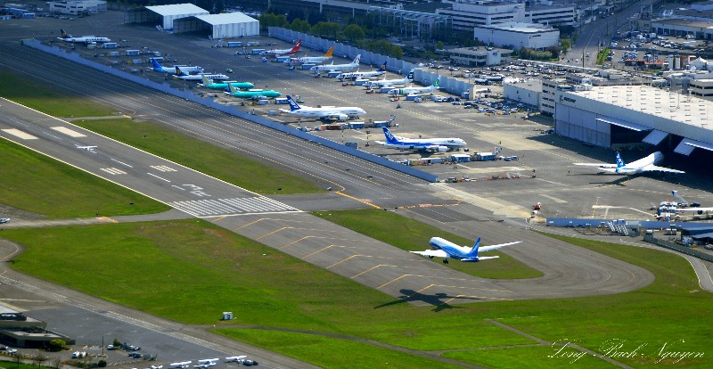 Boeing 787 on final