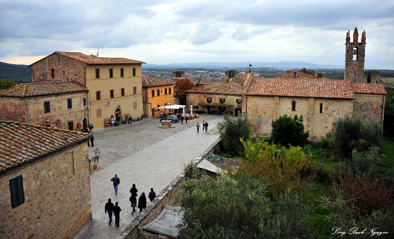 Monteriggioni town center, Piazza Roma