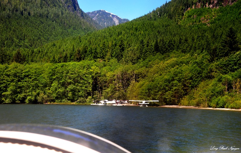 Approaching the beach, Beaver floatplanes fly-in, Phillips Lake, BC, Canada  