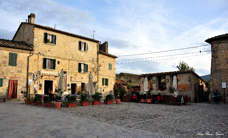 La Cerchia, Piazza Roma, Monteriggioni, Italy  
