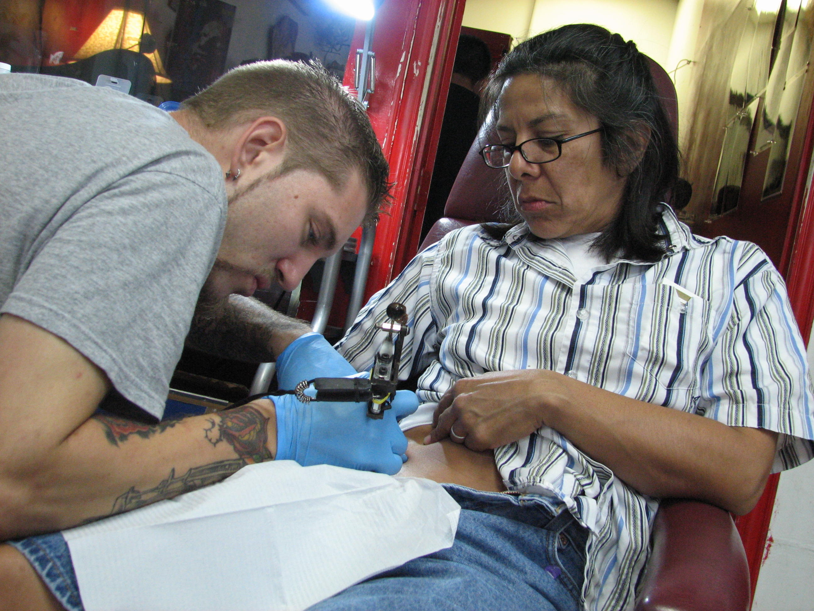 Vel getting another Tat 23 June 2008
