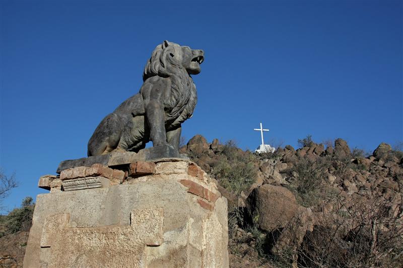 Lion and the White cross hill IMG_3136.jpg
