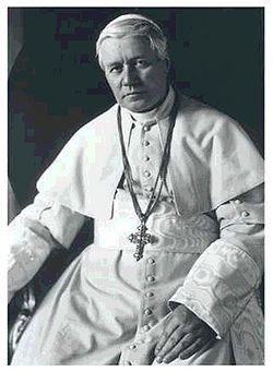 Pope and St Pius X  ...>